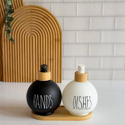 Image of طقم 2 ديسبنسر بومبيه بحامل خشبي