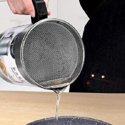 دورق ومصفاة للزيت